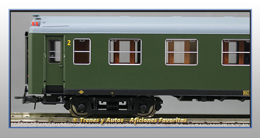 Coche pasajeros serie 5000 BB1-5235 2ª Clase - Renfe