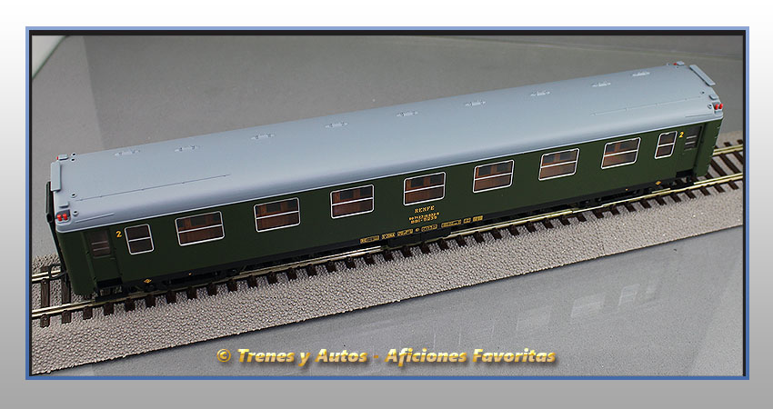 Coche pasajeros serie 5000 BB1-5235 2ª Clase - Renfe
