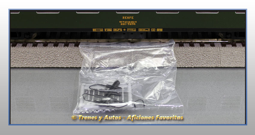 Coche pasajeros serie 5000 BB1-5235 2ª Clase - Renfe (Complementos)