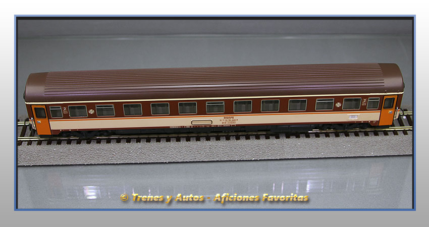 Coche pasajeros Serie 10000 BB-10220 "Estrella" - Renfe