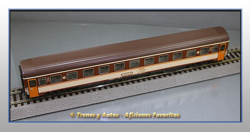 Coche pasajeros Serie 10000 BB-10220 "Estrella" - Renfe