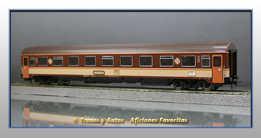 Coche pasajeros Serie 10000 AA-10152 "Estrella" - Renfe