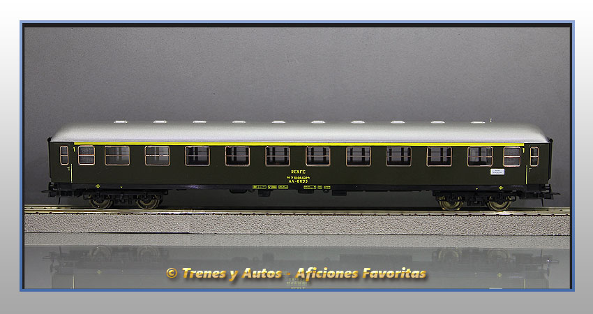 Coche pasajeros Serie 8000 AA-8033 - Renfe