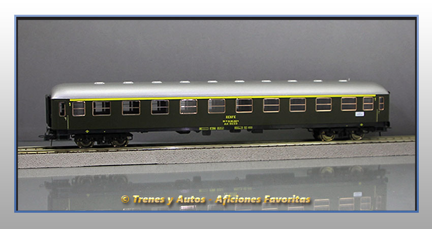 Coche pasajeros Serie 8000 AA-8033 - Renfe