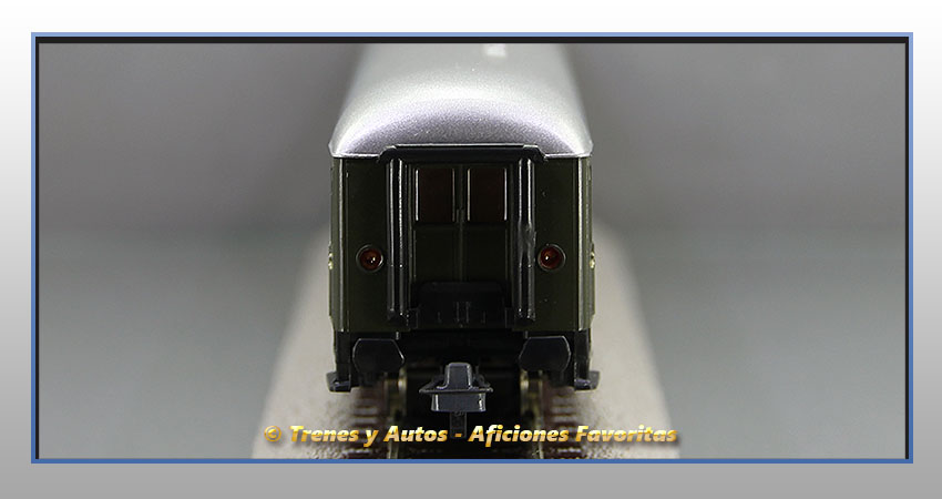 Coche pasajeros Serie 8000 AA-8033 - Renfe
