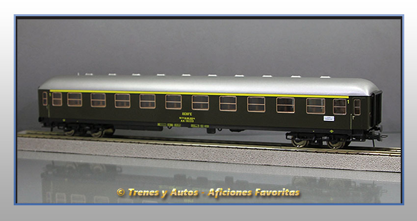 Coche pasajeros Serie 8000 AA-8033 - Renfe