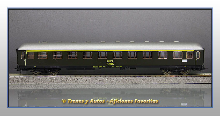 Coche pasajeros Serie 8000 AA-8033 - Renfe