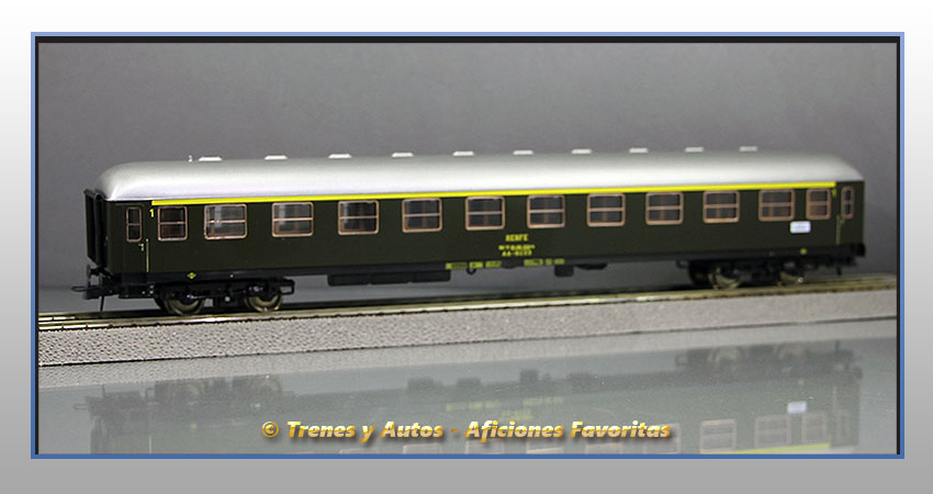 Coche pasajeros Serie 8000 AA-8033 - Renfe