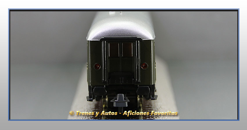 Coche pasajeros Serie 8000 AA-8033 - Renfe