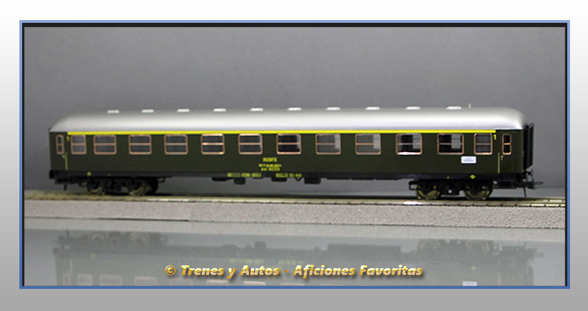 Coche pasajeros Serie 8000 AA-8033 - Renfe