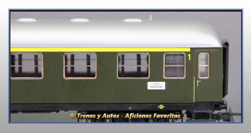 Coche pasajeros Serie 8000 AA-8033 - Renfe