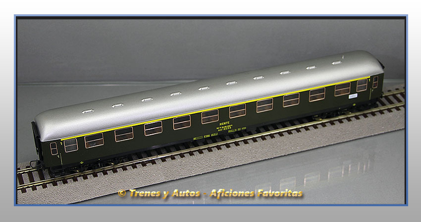 Coche pasajeros Serie 8000 AA-8033 - Renfe