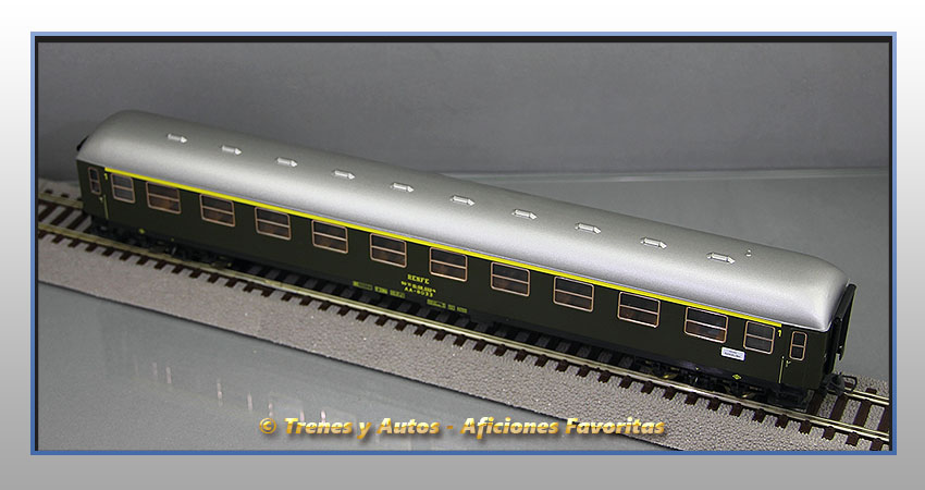 Coche pasajeros Serie 8000 AA-8033 - Renfe
