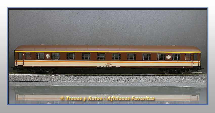 Coche pasajeros Serie 8000 "Estrella" AA-8043 - Renfe