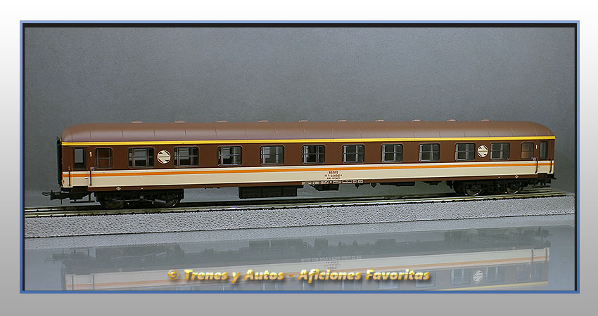 Coche pasajeros Serie 8000 "Estrella" AA-8043 - Renfe