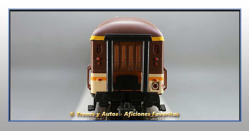 Coche pasajeros Serie 8000 "Estrella" AA-8043 - Renfe