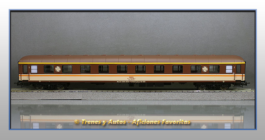 Coche pasajeros Serie 8000 "Estrella" AA-8043 - Renfe