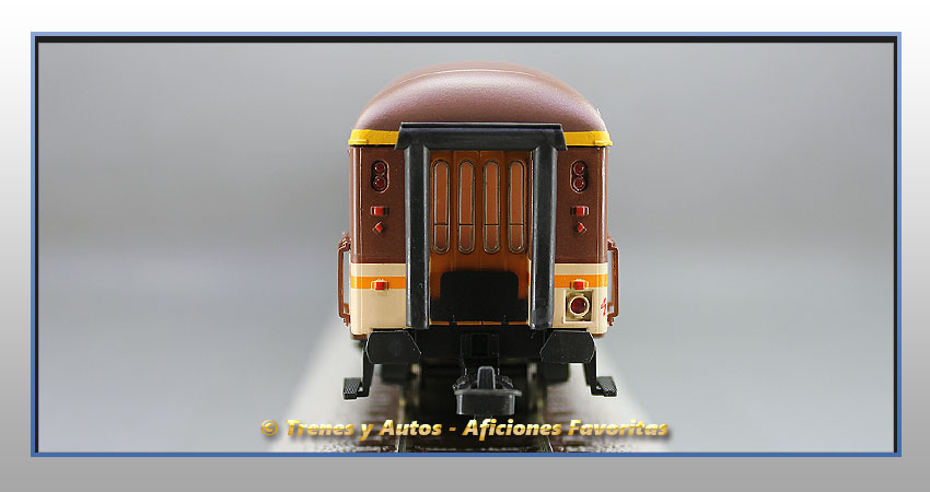 Coche pasajeros Serie 8000 "Estrella" AA-8043 - Renfe