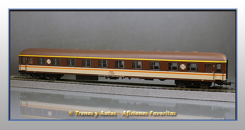 Coche pasajeros Serie 8000 "Estrella" AA-8043 - Renfe
