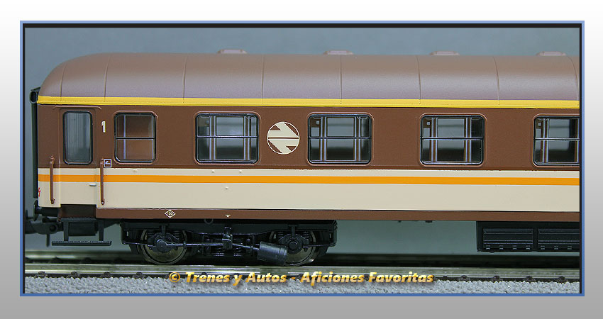 Coche pasajeros Serie 8000 "Estrella" AA-8043 - Renfe