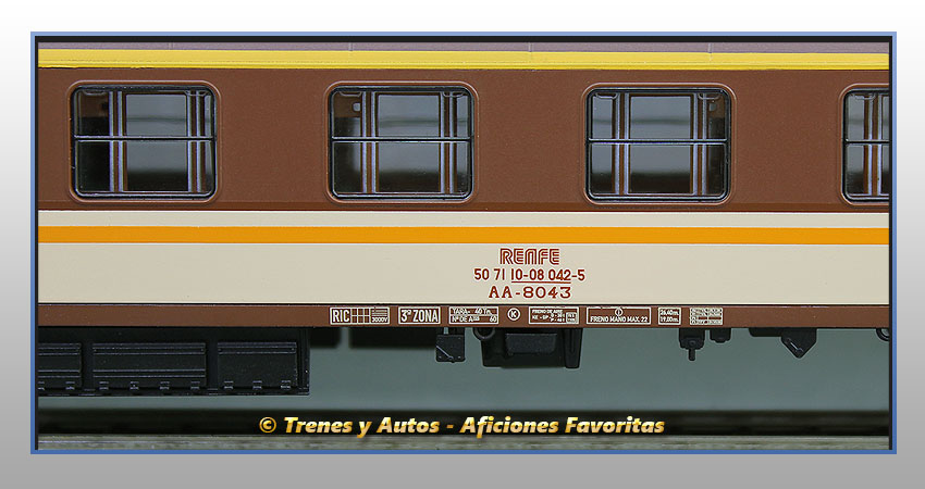 Coche pasajeros Serie 8000 "Estrella" AA-8043 - Renfe
