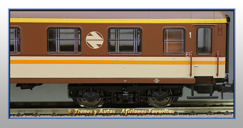 Coche pasajeros Serie 8000 "Estrella" AA-8043 - Renfe