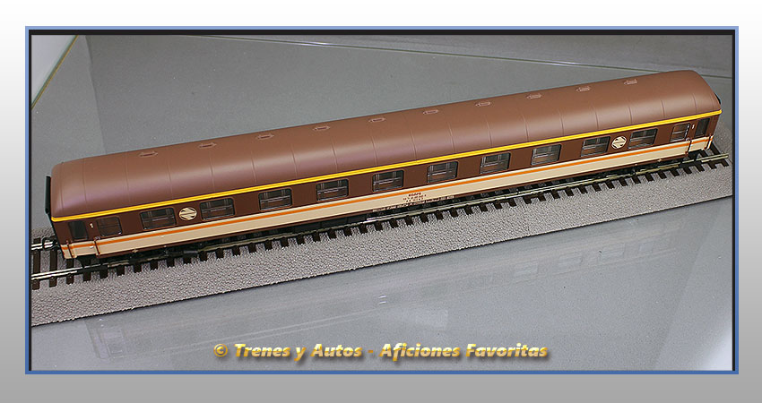 Coche pasajeros Serie 8000 "Estrella" AA-8043 - Renfe