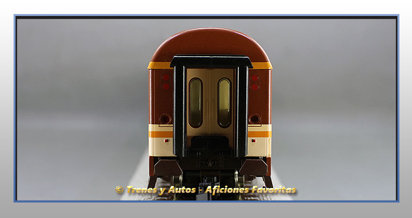 Coche pasajeros Serie 10000 "Estrella" AA-10036 - Renfe
