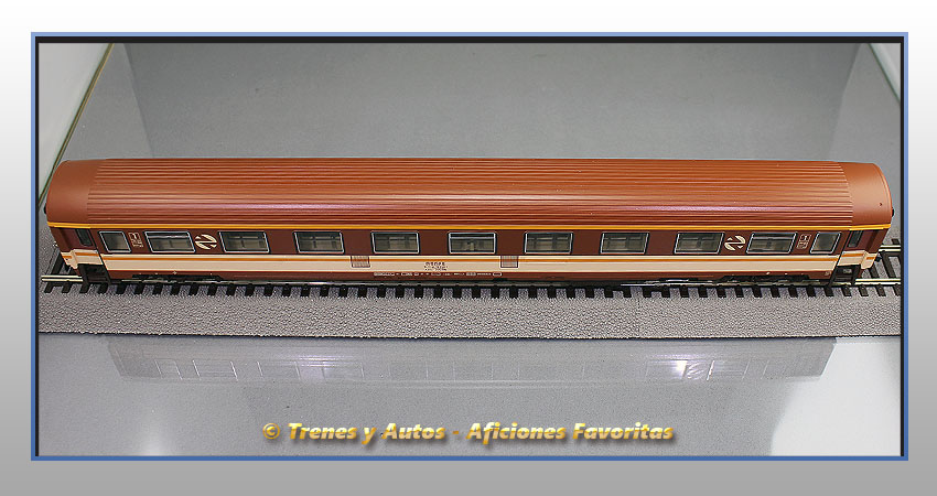 Coche pasajeros Serie 10000 "Estrella" AA-10036 - Renfe