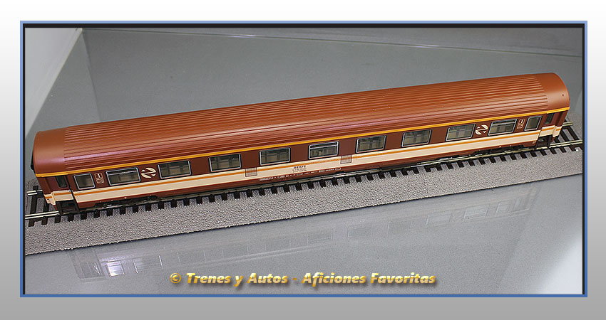 Coche pasajeros Serie 10000 "Estrella" AA-10036 - Renfe
