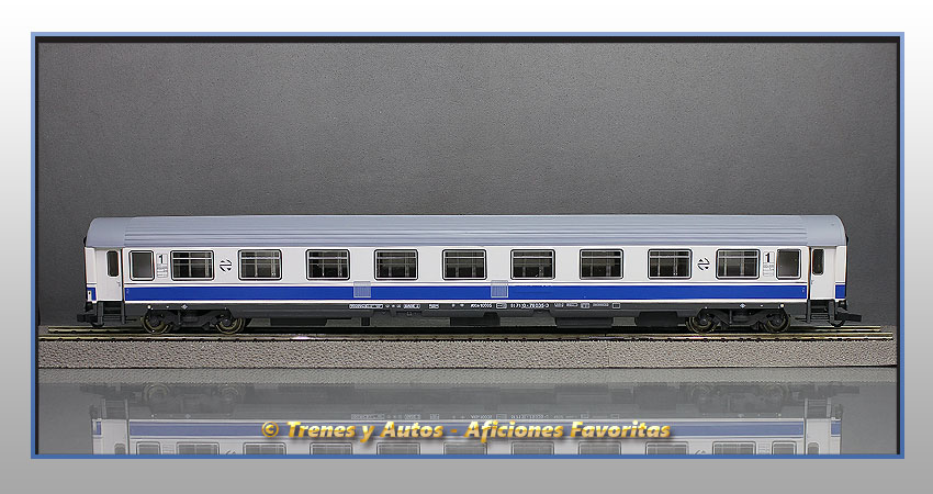 Coche pasajeros Serie 10000 "Largo recorrido" AA-10035 - Renfe