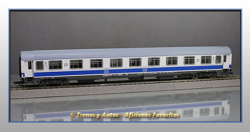 Coche pasajeros Serie 10000 "Largo recorrido" AA-10035 - Renfe