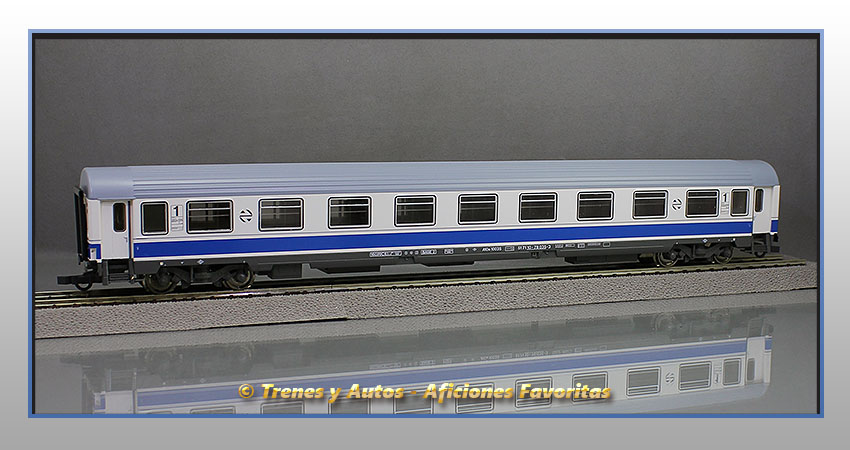 Coche pasajeros Serie 10000 "Largo recorrido" AA-10035 - Renfe