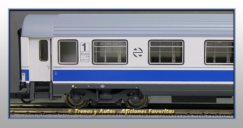 Coche pasajeros Serie 10000 "Largo recorrido" AA-10035 - Renfe