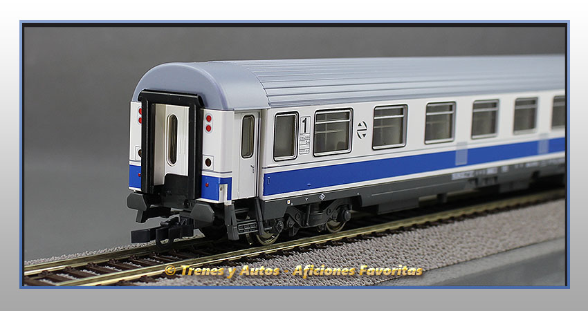 Coche pasajeros Serie 10000 "Largo recorrido" AA-10035 - Renfe