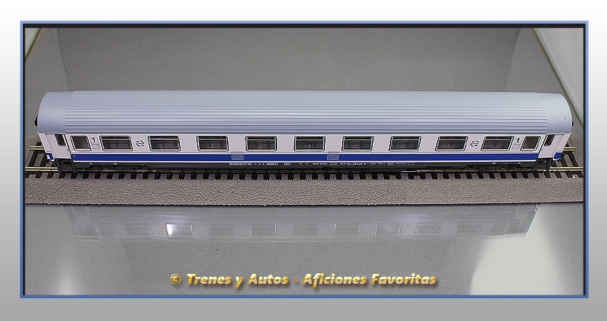 Coche pasajeros Serie 10000 "Largo recorrido" AA-10035 - Renfe