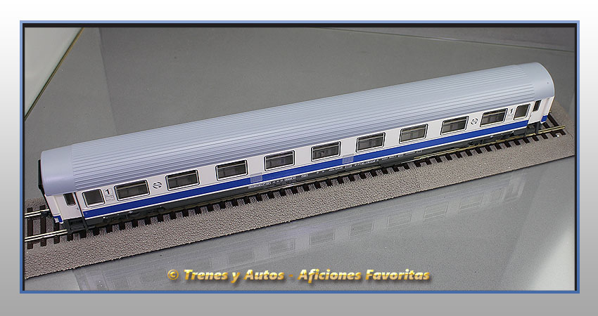Coche pasajeros Serie 10000 "Largo recorrido" AA-10035 - Renfe