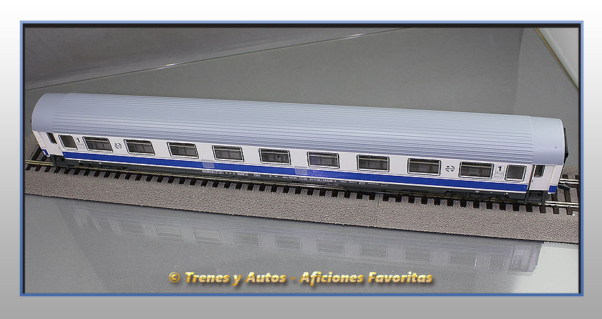 Coche pasajeros Serie 10000 "Largo recorrido" AA-10035 - Renfe