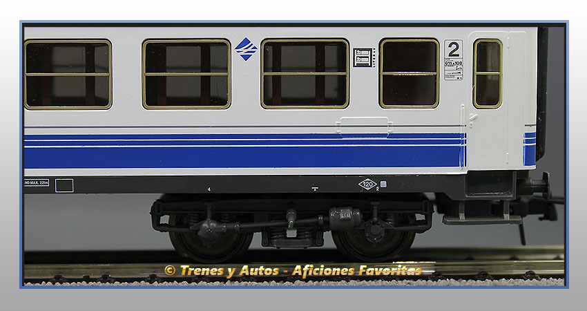 Coche pasajeros Serie 10000 Bc10x-12605 "Danone" - Renfe