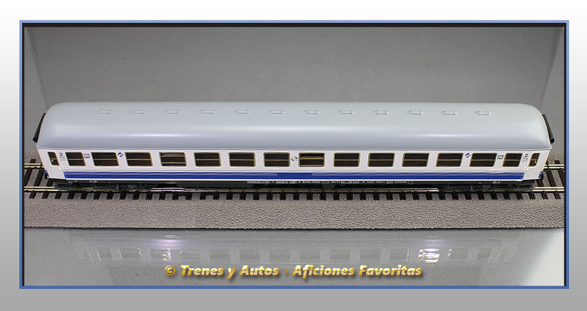 Coche pasajeros Serie 10000 Bc10x-12605 "Danone" - Renfe