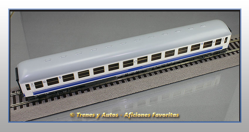 Coche pasajeros Serie 10000 Bc10x-12605 "Danone" - Renfe