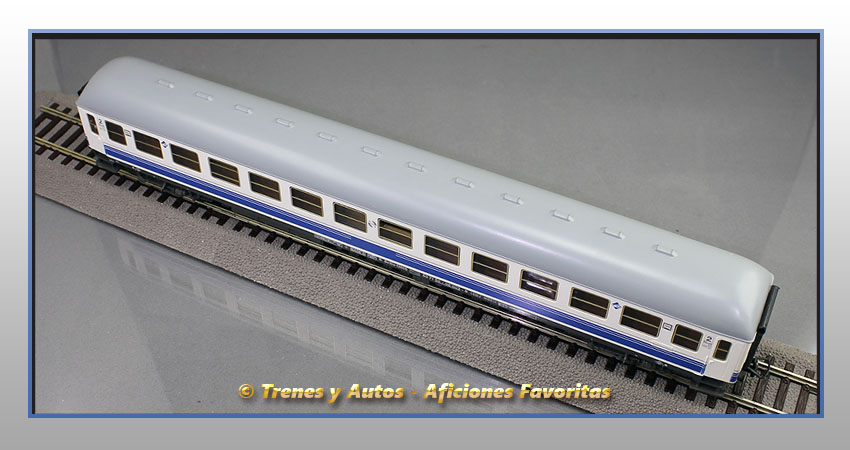 Coche pasajeros Serie 10000 Bc10x-12605 "Danone" - Renfe