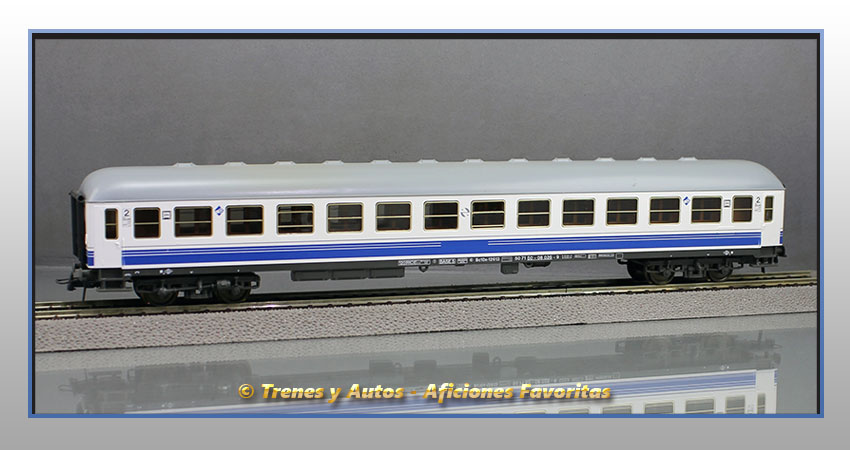 Coche pasajeros Serie 10000 Bc10x-12613 "Danone" - Renfe
