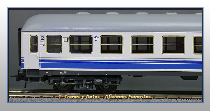 Coche pasajeros Serie 10000 Bc10x-12613 "Danone" - Renfe