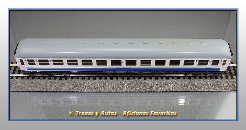 Coche pasajeros Serie 10000 Bc10x-12613 "Danone" - Renfe
