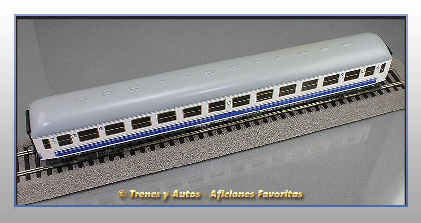 Coche pasajeros Serie 10000 Bc10x-12613 "Danone" - Renfe
