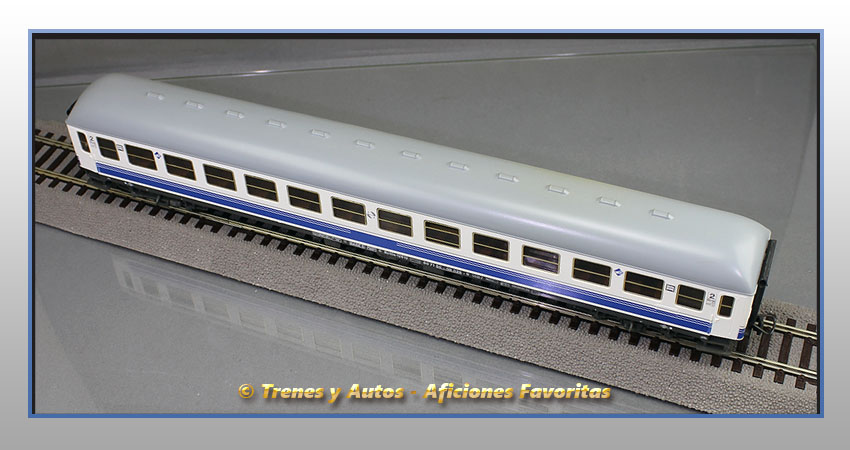 Coche pasajeros Serie 10000 Bc10x-12613 "Danone" - Renfe