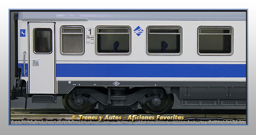 Coche pasajeros Serie 10000 A8lv-10503 "Danone" - Renfe