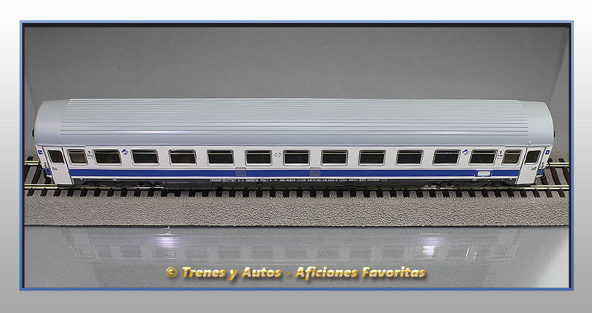 Coche pasajeros Serie 10000 A8lv-10503 "Danone" - Renfe