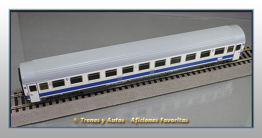 Coche pasajeros Serie 10000 A8lv-10503 "Danone" - Renfe